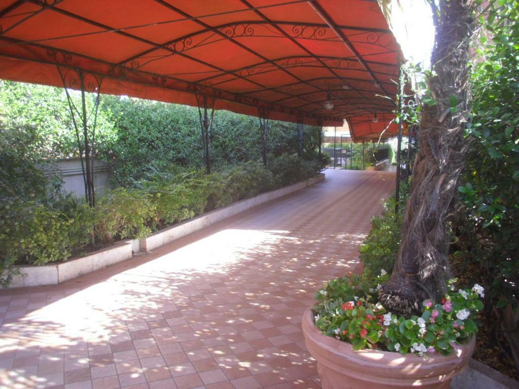 Lovely Little Apartment In Via Aurelia Rom Exterior foto